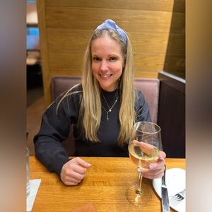 Black Lululemon sweater